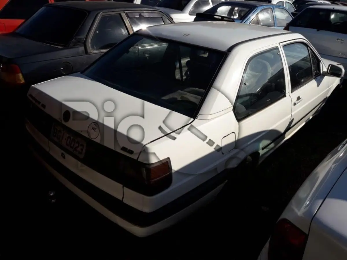 LOTE 182 - VW/SANTANA GL 2000