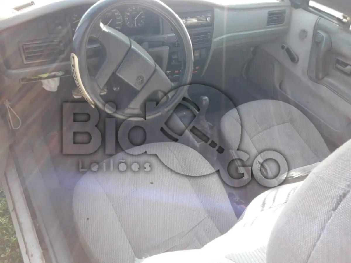 LOTE 182 - VW/SANTANA GL 2000