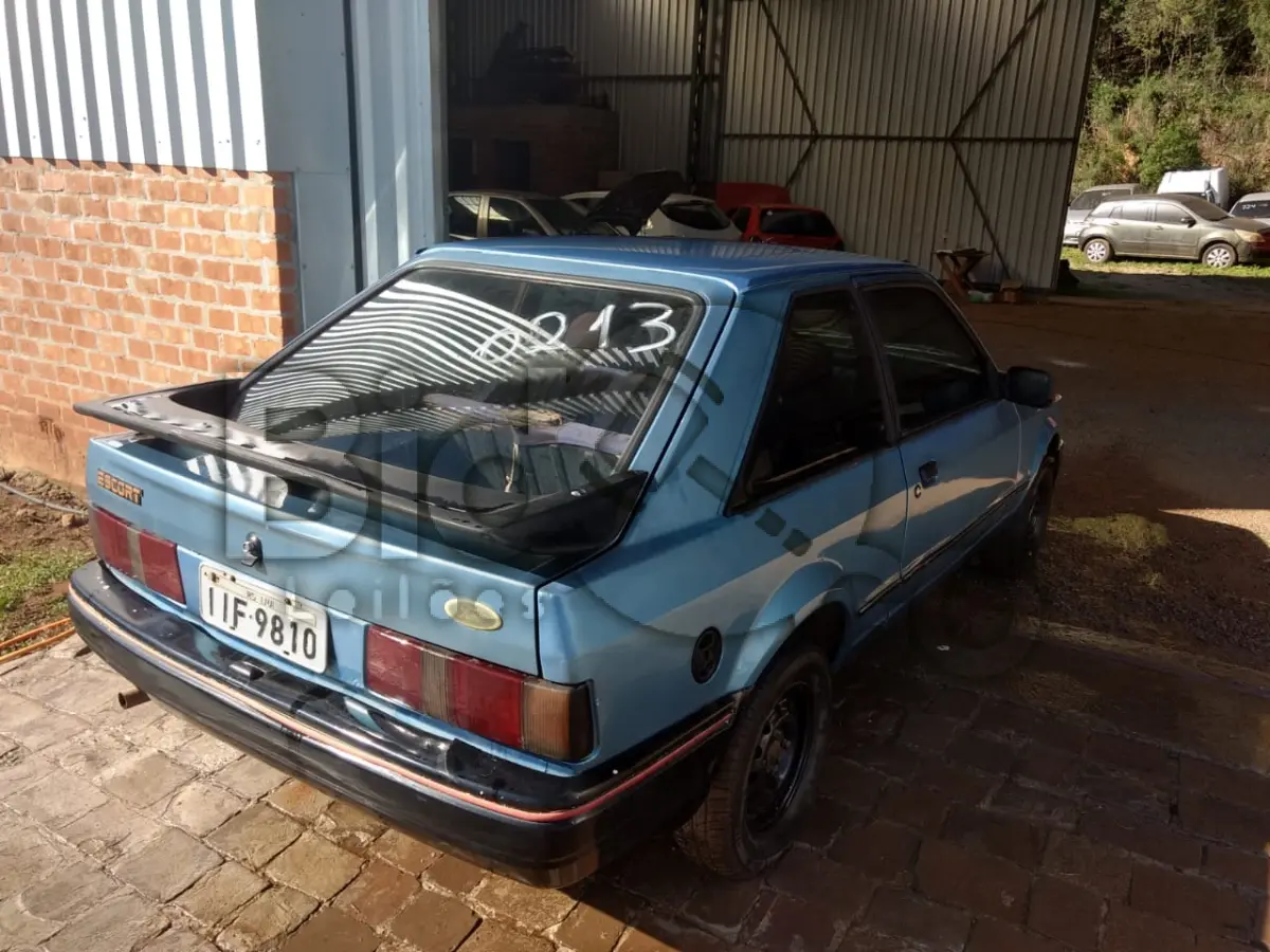 LOTE 213 - FORD/ESCORT L