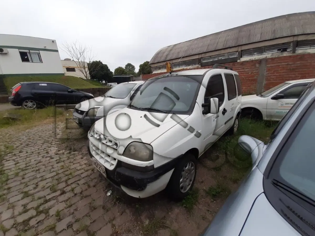 LOTE 027 - AUTOMÓVEL FIAT/DOBLO ELX 1.8 FLEX Ano/modelo: 2007/2008