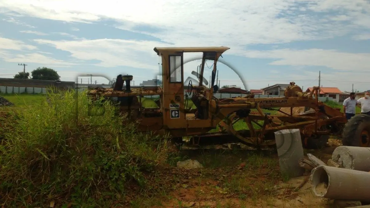 LOTE 011 - Motoniveladora 120b, ano 1986