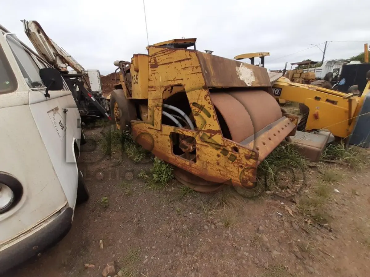 LOTE 016 - ROLO COMPACTADOR MULLER Ano/modelo: 1986/1986 