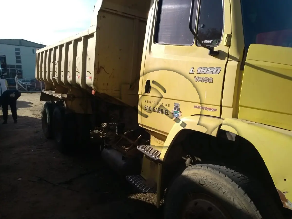LOTE 016 - CAMINHÃO M. BENZ/L 1620/BASCULANTE, ANO 2007