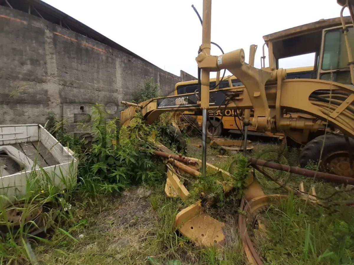 LOTE 013 - MOTONIVELADORA CATERPILLAR Ano/modelo: 1999/1999
