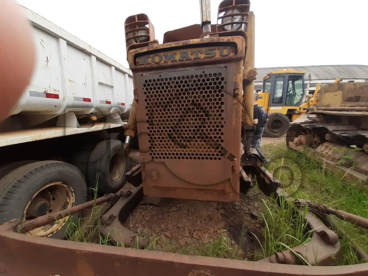 LOTE 019 - TRATOR DE ESTEIRA KOMATSU D50
