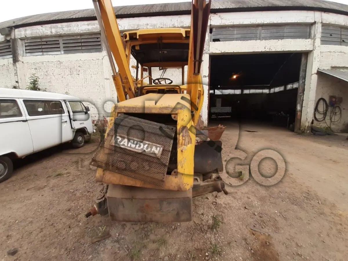 LOTE 022 - RETROESCAVADEIRA  RANDON Ano/modelo: 2007/2007