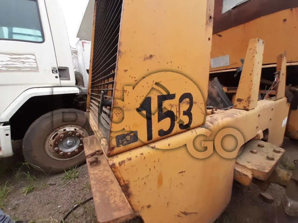 LOTE 017 - CARREGADEIRA CASE (SEM MOTOR)