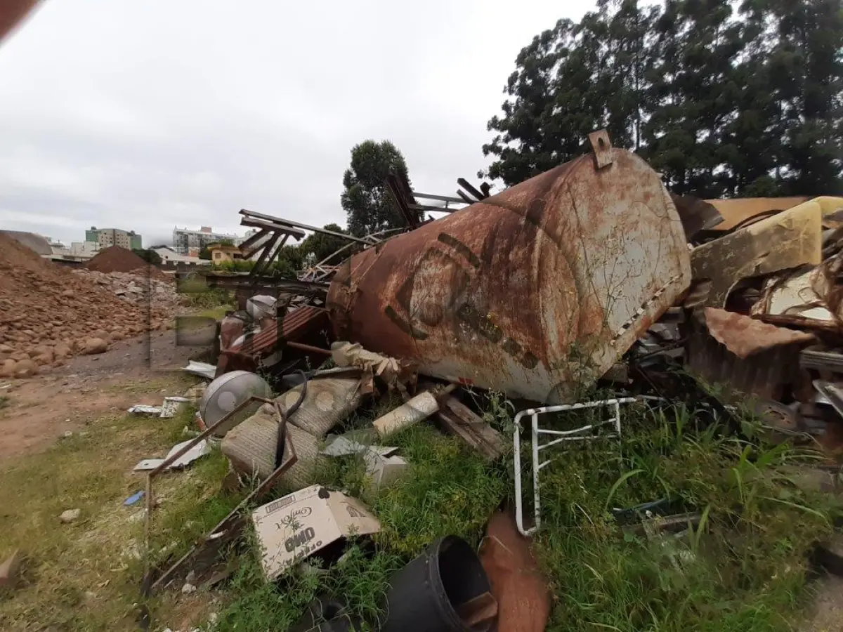 LOTE 039 - SUCATA DIVERSAS 