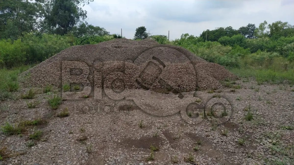 LOTE 002 - Pedra britada