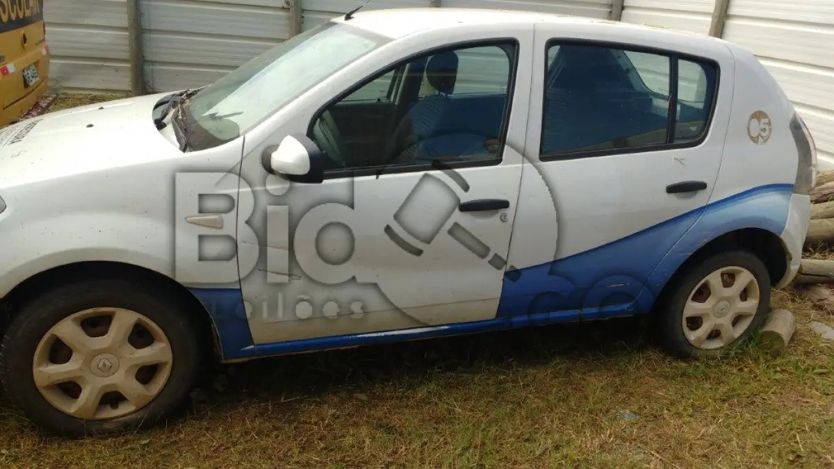 LOTE 002 - RENAULT/SANDERO EXP 16HP, Fab/Mod: 2013/2014