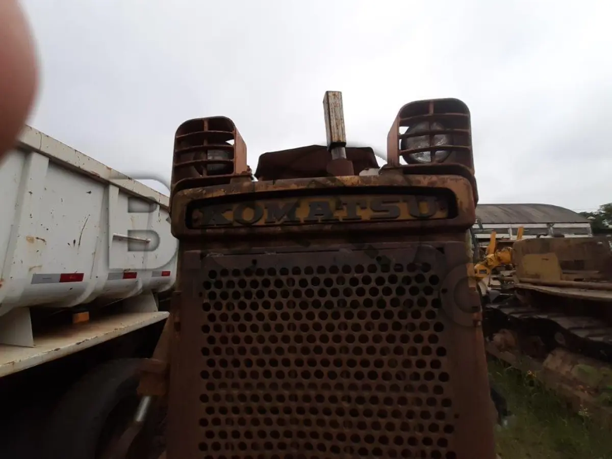 LOTE 019 - TRATOR DE ESTEIRA KOMATSU D50