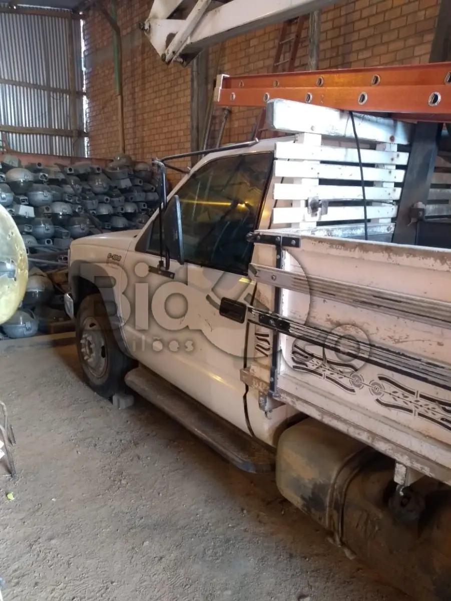 LOTE 015 - CAMINHÃO/C. ABERTA GMC/6100, ANO 2001