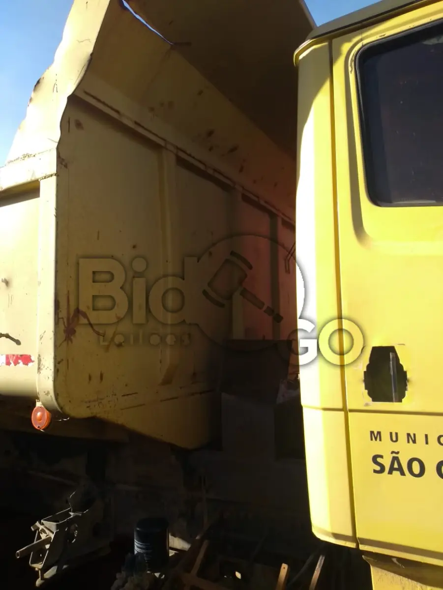 LOTE 016 - CAMINHÃO M. BENZ/L 1620/BASCULANTE, ANO 2007