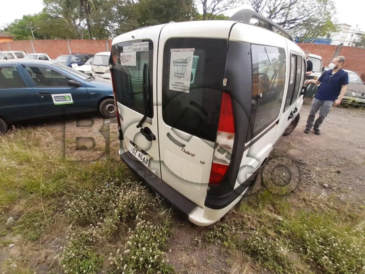 LOTE 028 - AUTOMÓVEL FIAT/DOBLO ELX 1.8 FLEX Ano/modelo: 2008/2009