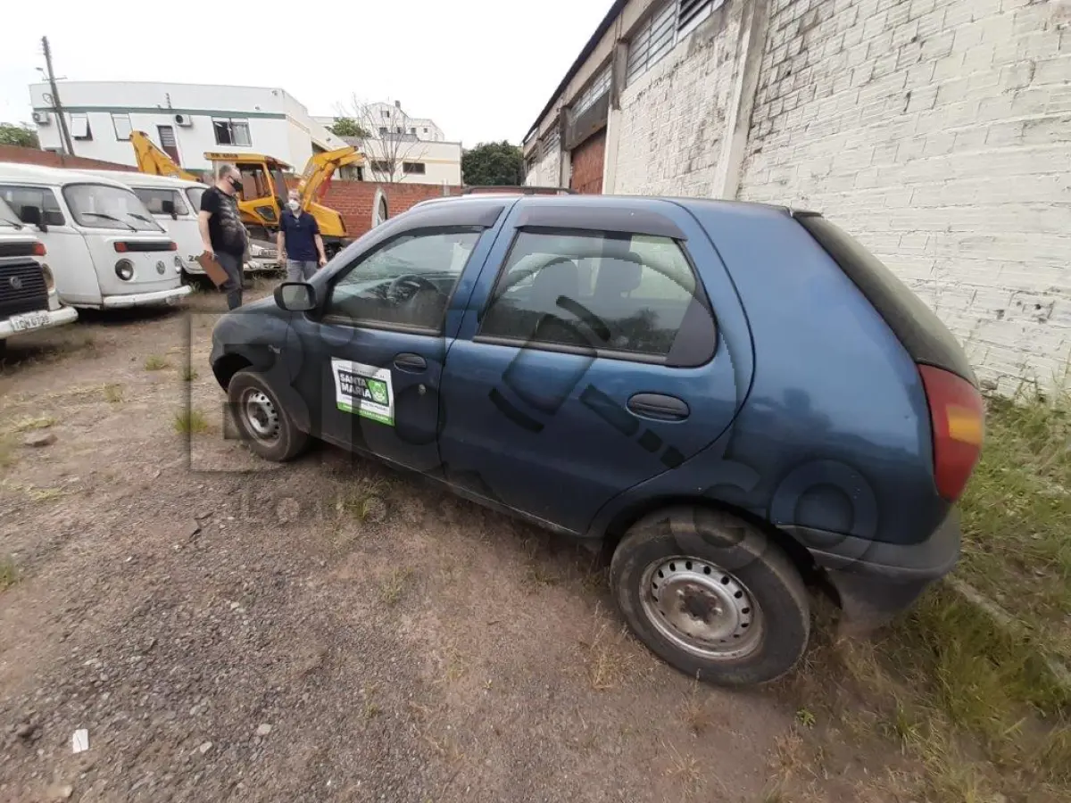 LOTE 055 - AUTOMÓVEL FIAT/PALIO 1.6 Ano/modelo: 2000/2000