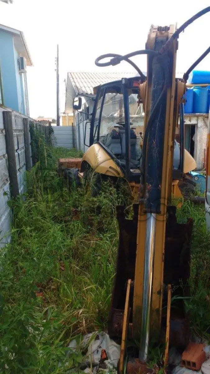 LOTE 012 - Retroescavadeira Caterpillar, ano 2014