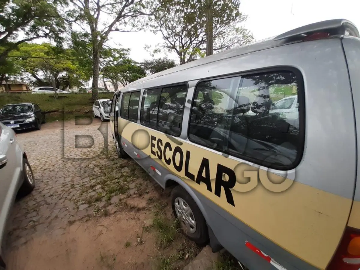 LOTE 053 - MICROÔNIBUS I/KIA BESTA GS GRAND Ano/modelo: 2004/2004