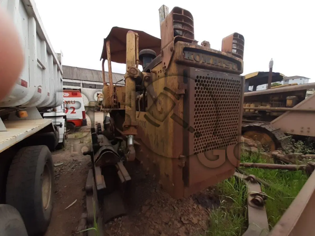 LOTE 019 - TRATOR DE ESTEIRA KOMATSU D50