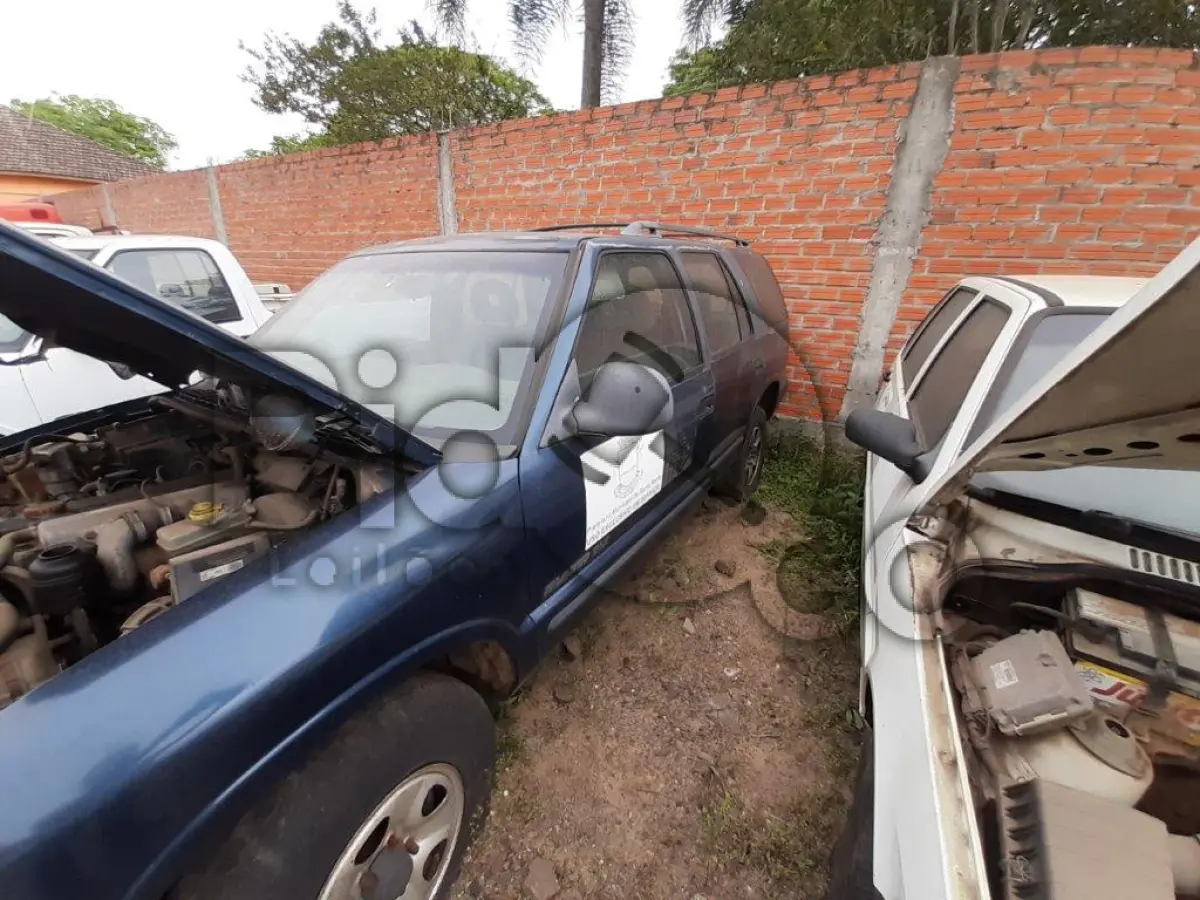 LOTE 001 - CAMIONETA GM/BLAZER DLX Ano/modelo:1998/1998