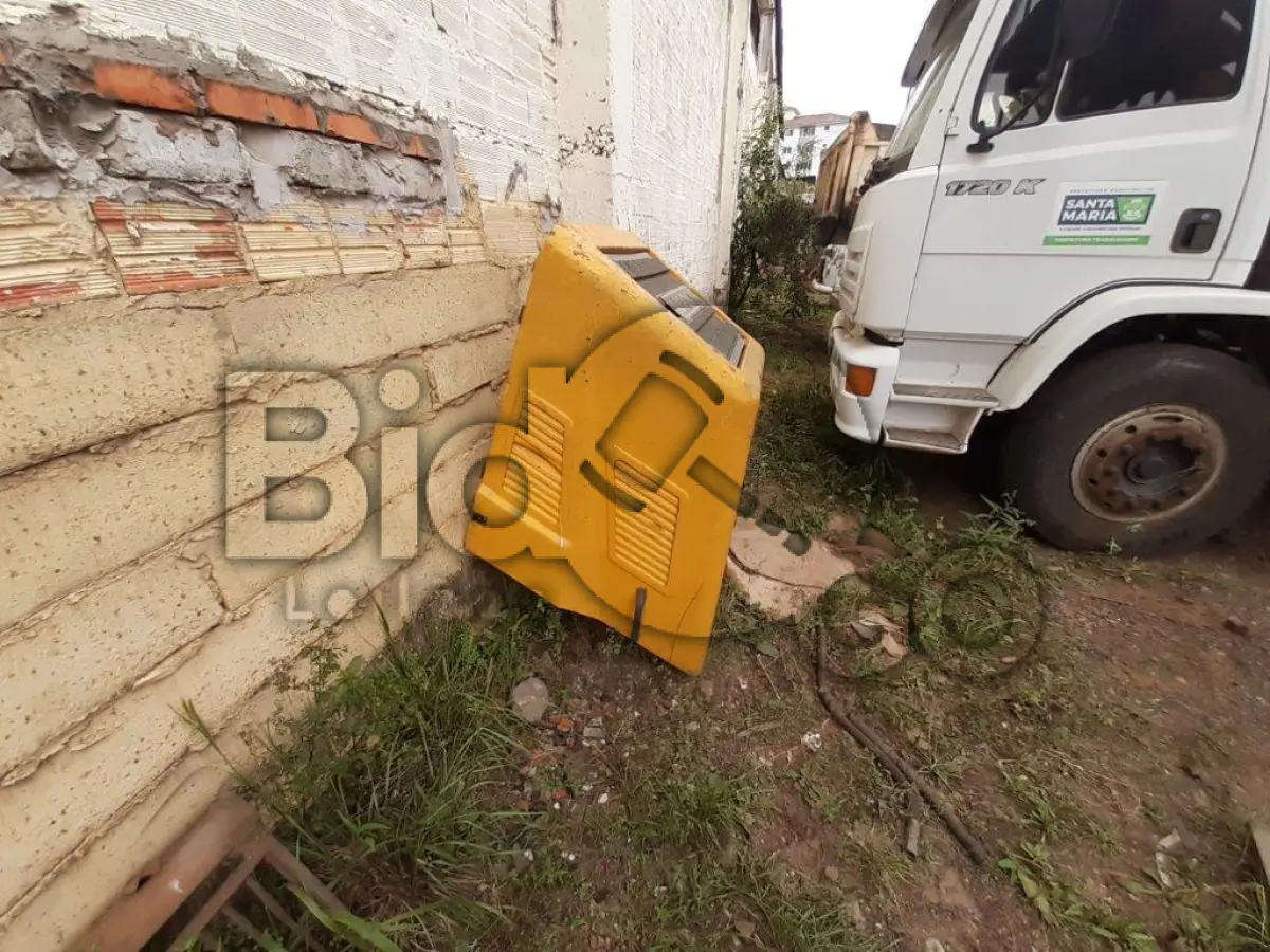 LOTE 021 - RETROESCAVADEIRA RANDON Ano/modelo: 2011/2011