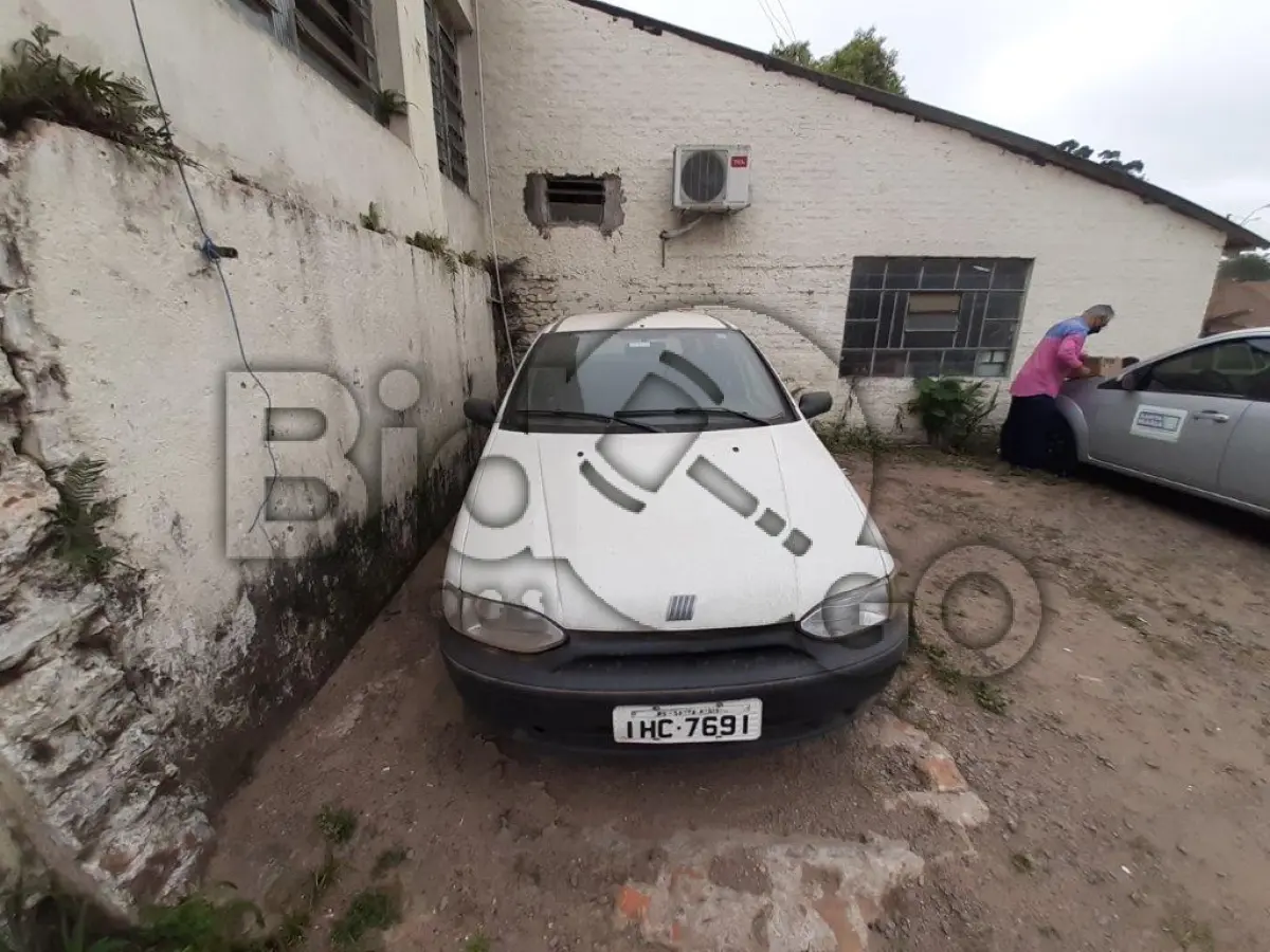 LOTE 050 - AUTOMÓVEL FIAT/PALIO WEEKEND Ano/modelo: 1998/1998