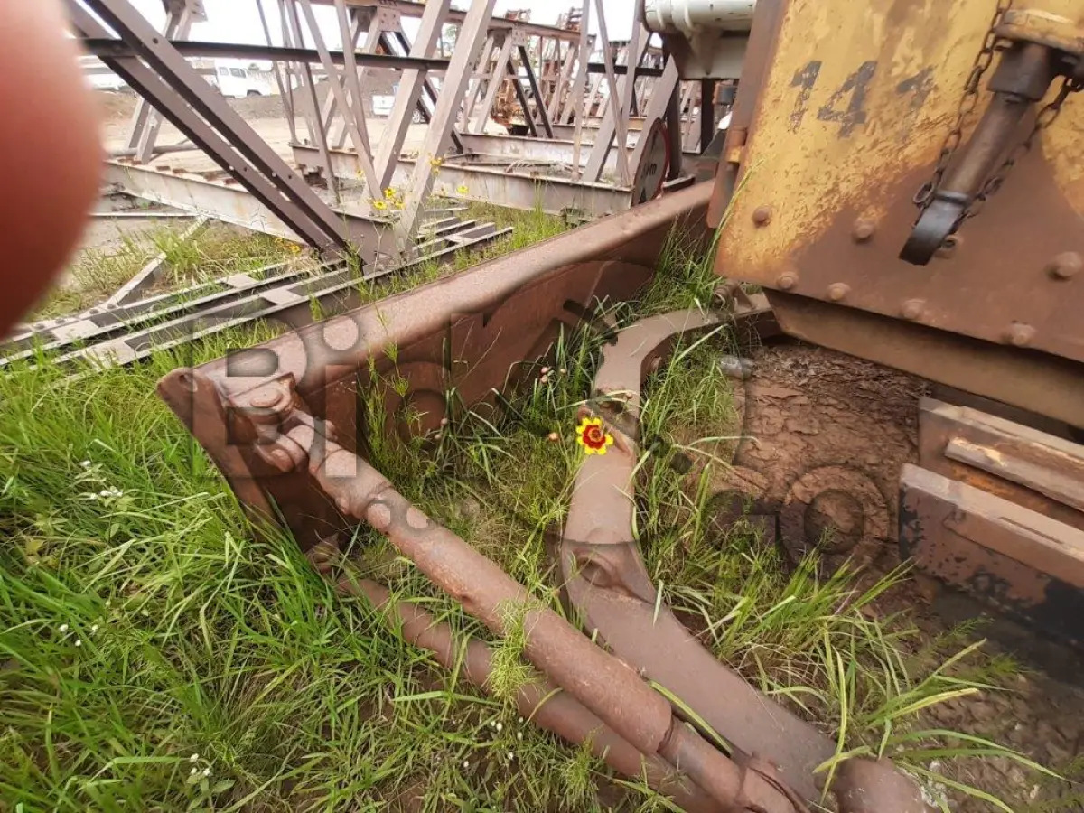 LOTE 019 - TRATOR DE ESTEIRA KOMATSU D50