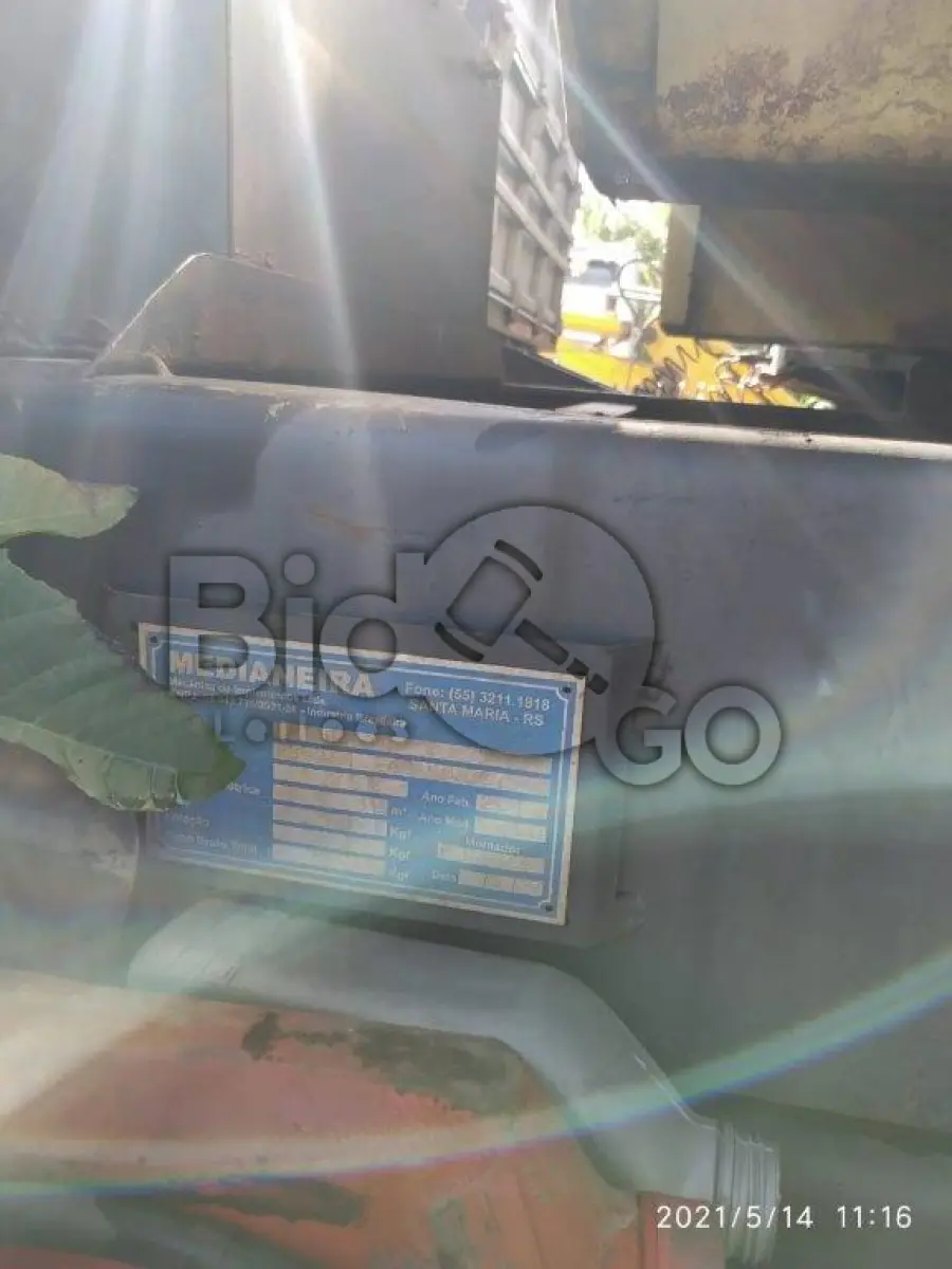 LOTE 017 - CAMINHÃO BASCULANTE M. BENS/L 1620 TRUCK, ANO 2010