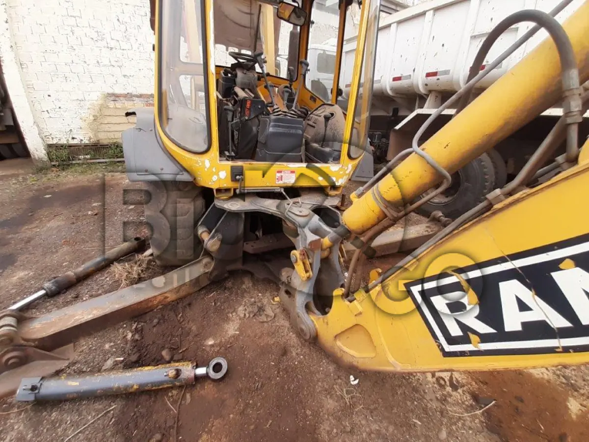 LOTE 021 - RETROESCAVADEIRA RANDON Ano/modelo: 2011/2011