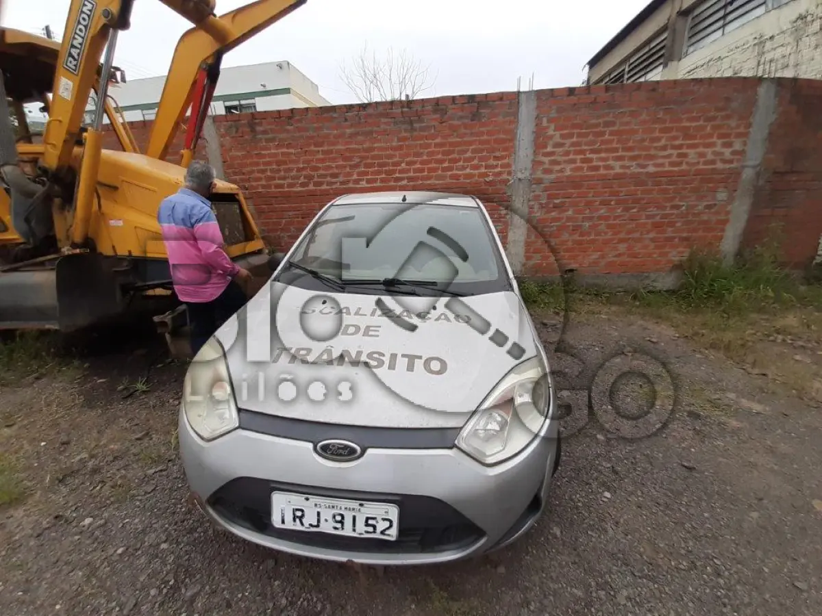 LOTE 042 - AUTOMÓVEL FORD/FIESTA 1.6 FLEX Ano/modelo: 2010/2011