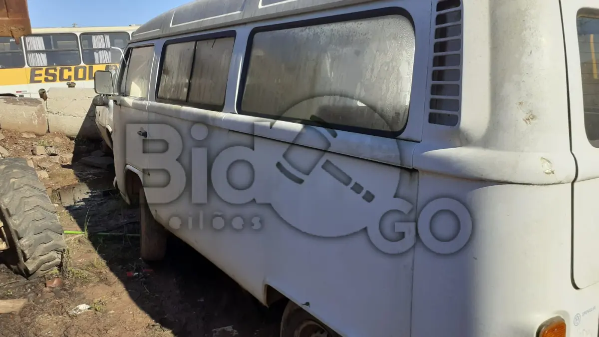 LOTE 010 - KOMBI, PLACA: IJF1541 8P ANO/MODELO 1999/2000