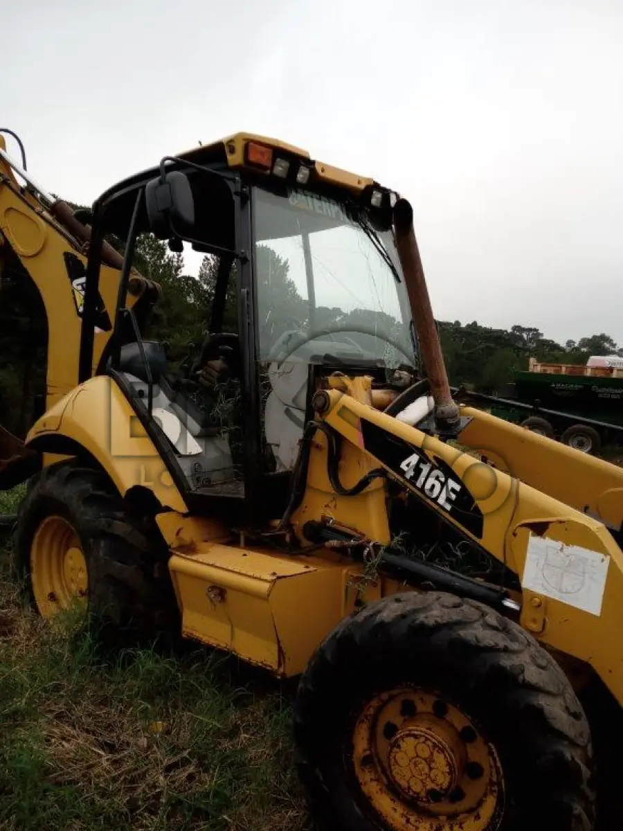 LOTE 016 - RETROESCAVADEIRA CATERPILLAR 416E