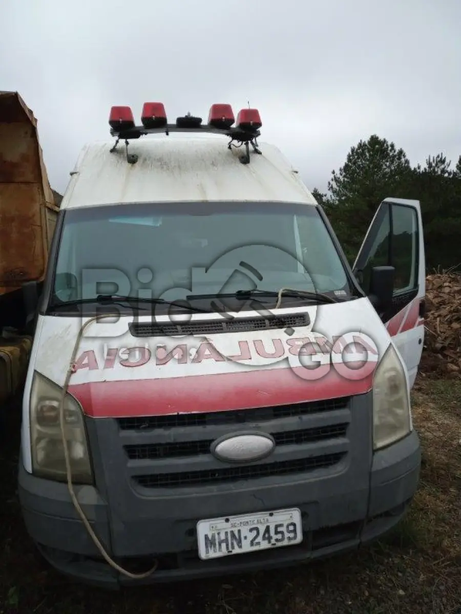 LOTE 003 - AMBULÂNCIA I/FORD TRANSIT 350L TA