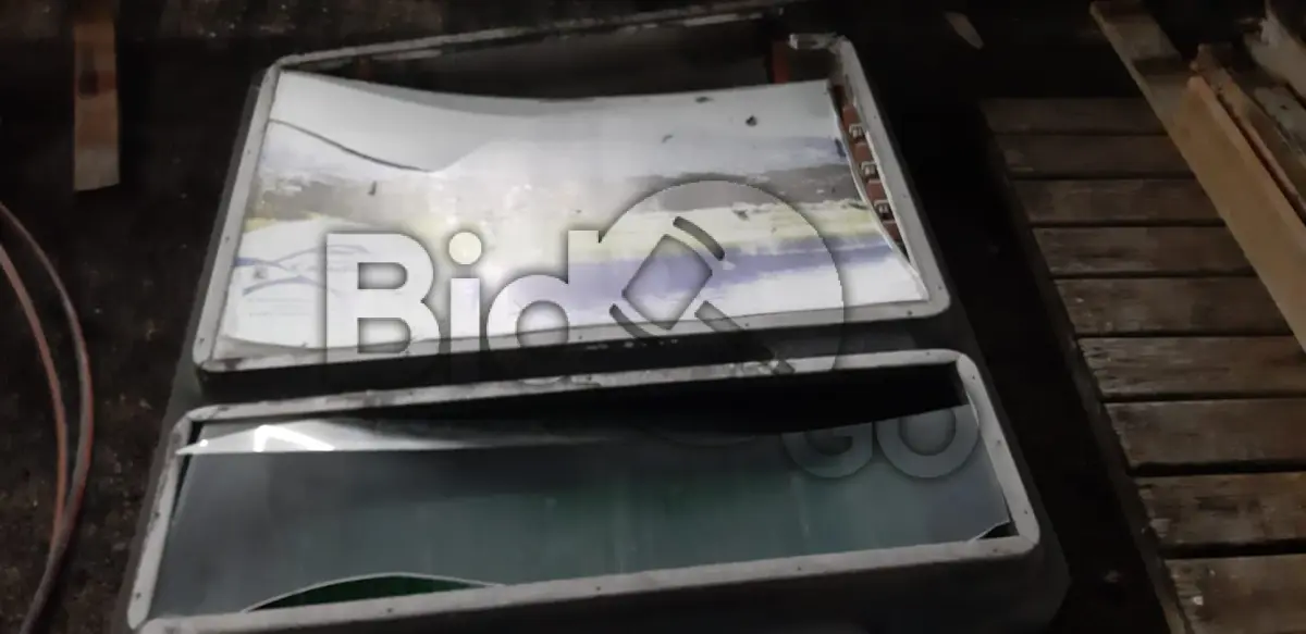 LOTE 018 - CARCAÇA DE FERRO PARA PAINEL ELETRÔNICO