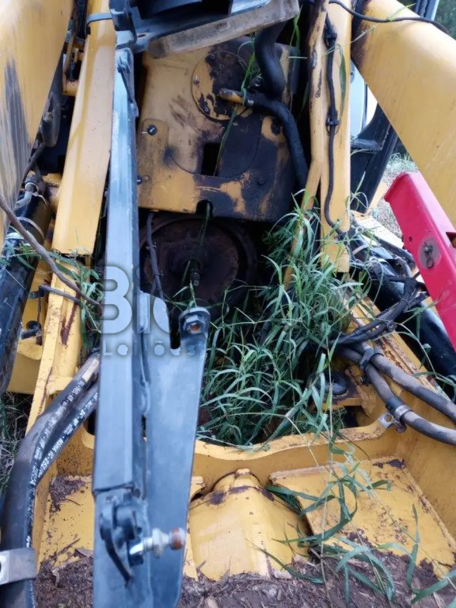LOTE 016 - RETROESCAVADEIRA CATERPILLAR 416E
