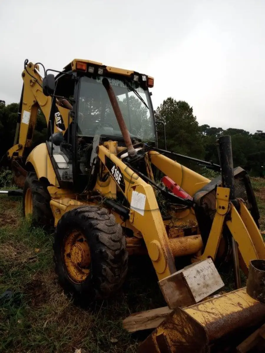 LOTE 016 - RETROESCAVADEIRA CATERPILLAR 416E