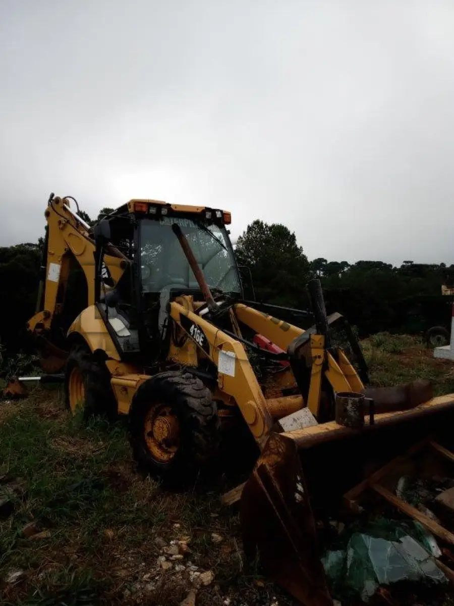 LOTE 016 - RETROESCAVADEIRA CATERPILLAR 416E