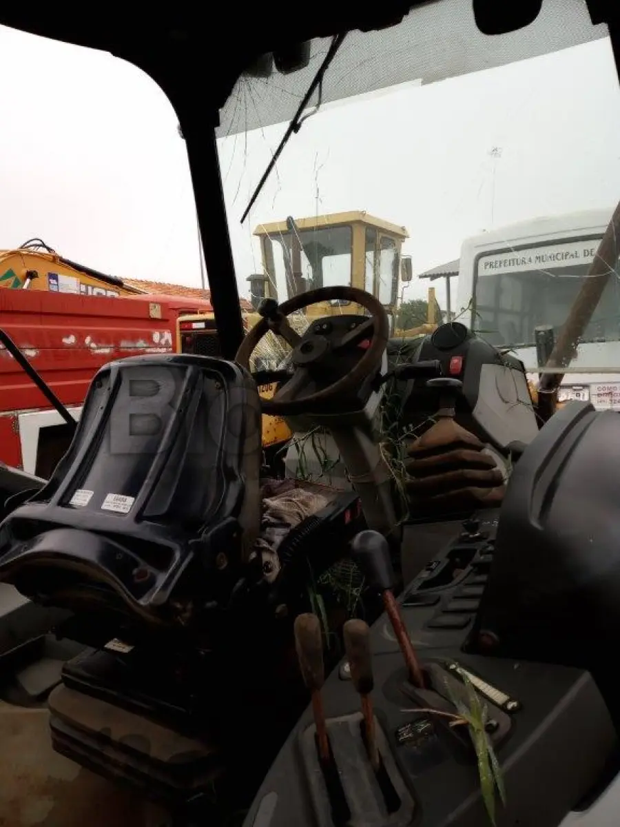 LOTE 016 - RETROESCAVADEIRA CATERPILLAR 416E