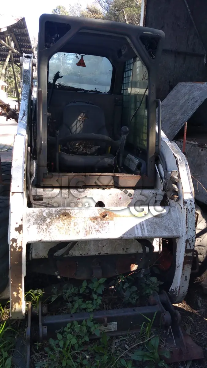 LOTE 011 - MINICARREGADEIRA BOB CAT S185 ANO: 2013