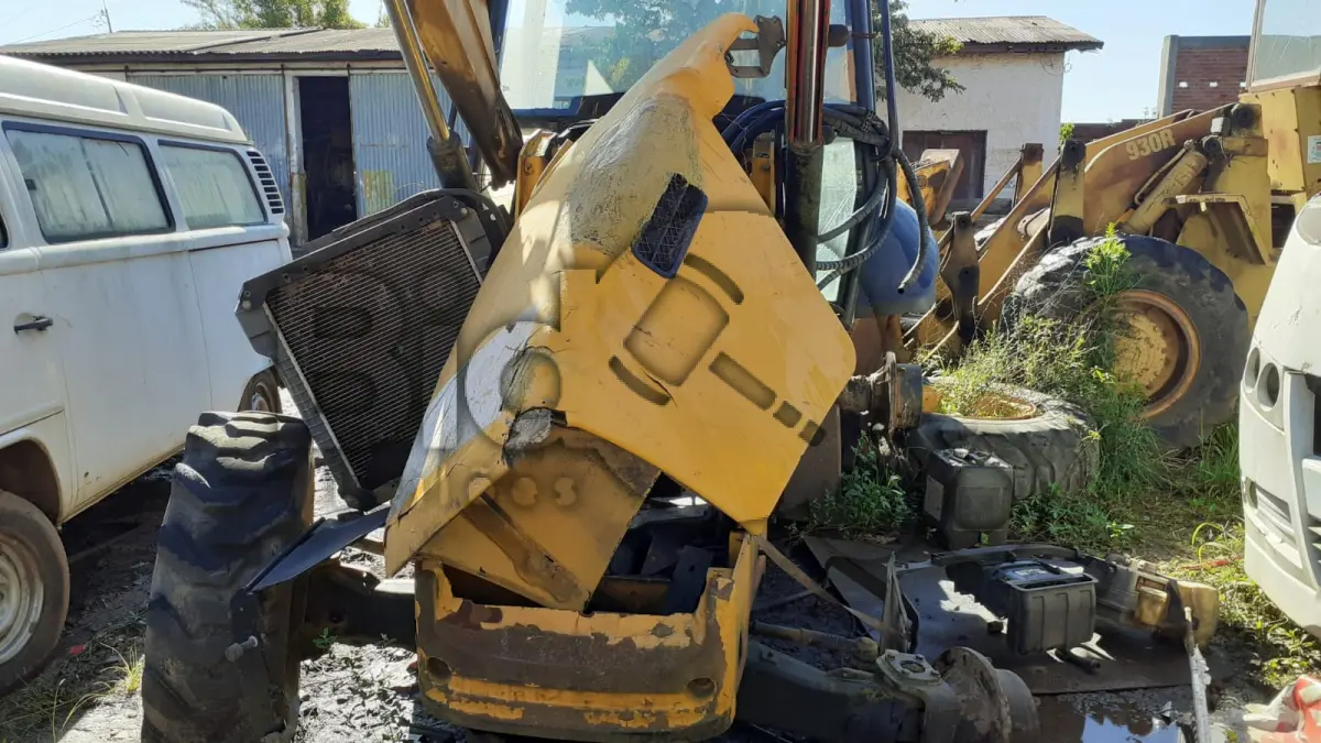 LOTE 003 - RETROESCAVADEIRA JCB 4X4 ANO 2007 MODELO 3C 92HP