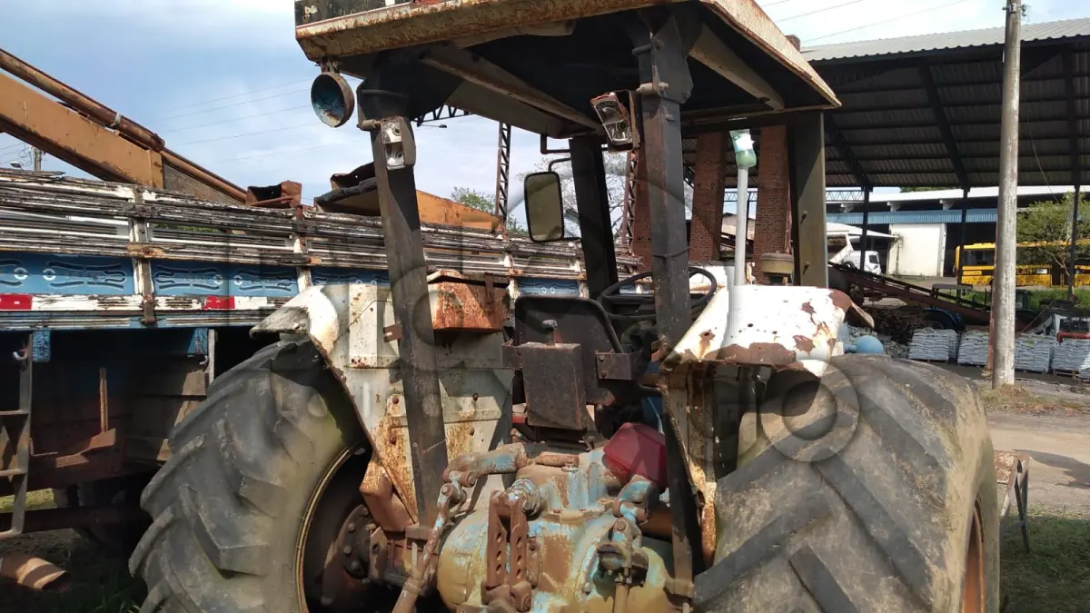 LOTE 002 - TRATOR FORD 6600 SERIE D4NN4024B AZUL ANO 1982