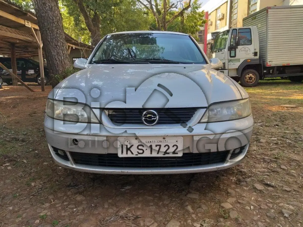 LOTE 006 - AUTOMÓVEL GM VECTRA GLS - ANO/MODELO 2002
