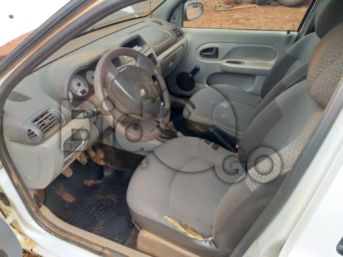 LOTE 002 - RENAULT CLIO - ANO 2007