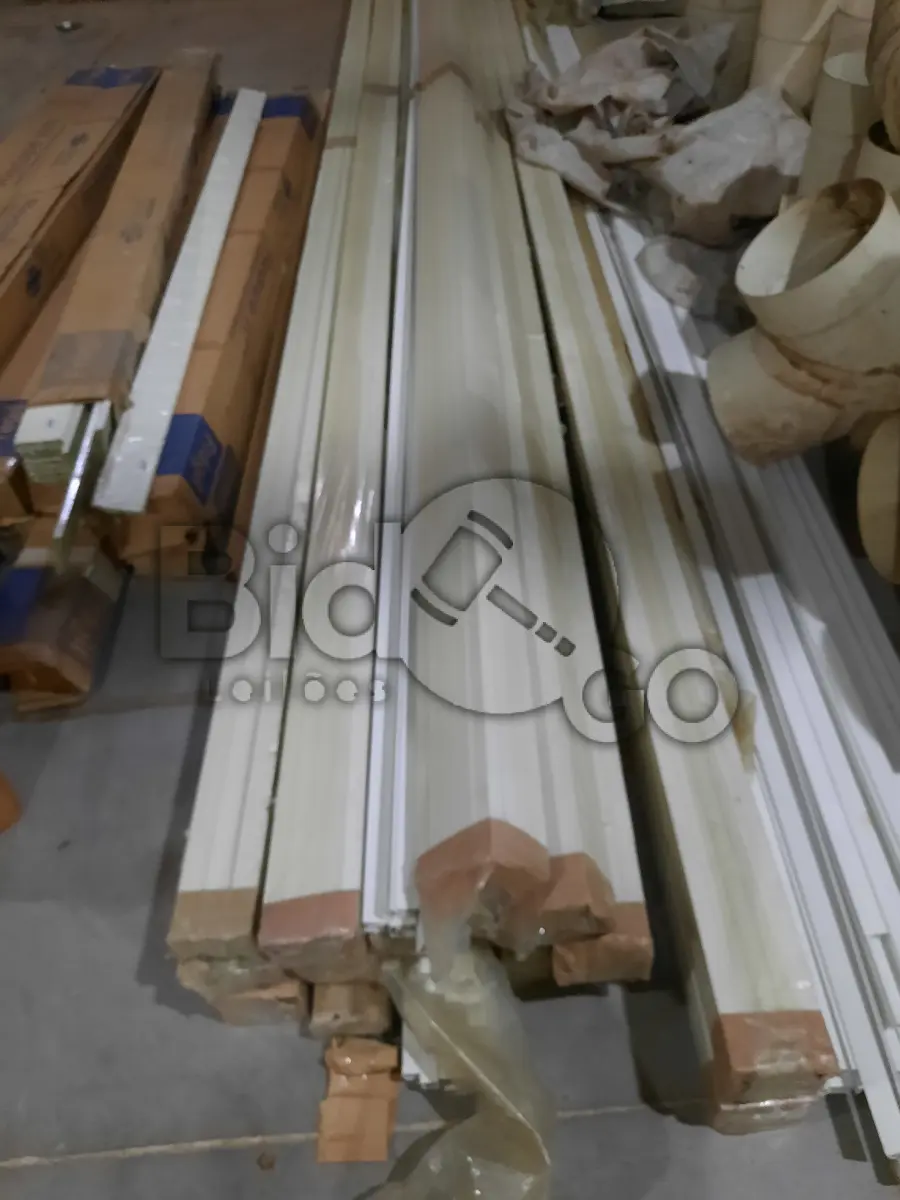 LOTE 001 - Material de construção( Forros, rodapés, mangueiras e conexões de PVC)