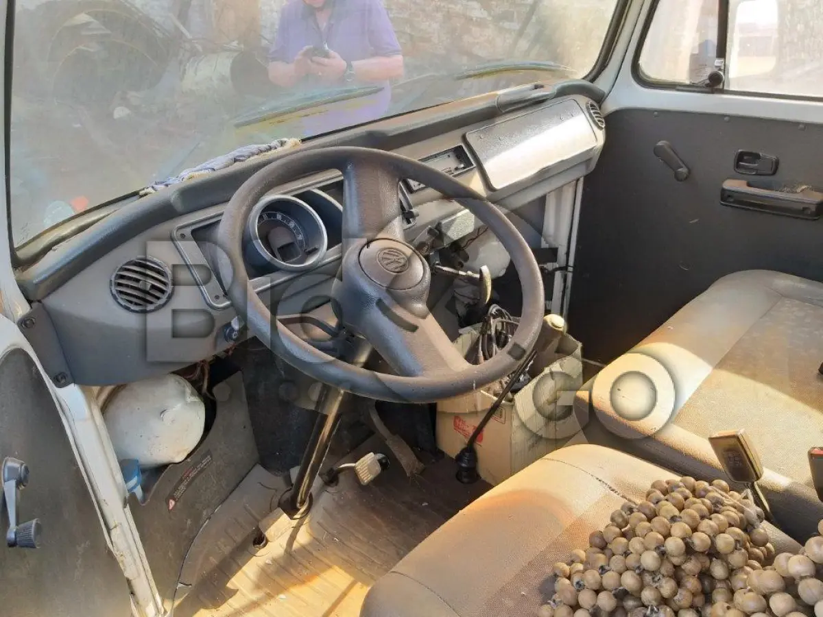 LOTE 005 - AUTOMÓVEL WOLKSWAGEN KOMBI 
