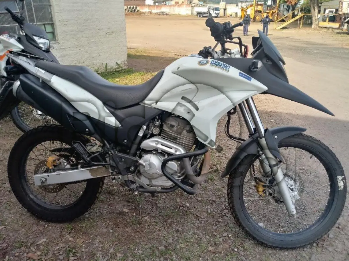 LOTE 021 - Motocicleta HONDA/XRE 300, Ano/modelo: 2012/2012