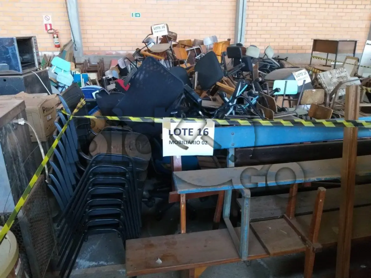LOTE 009 - DIVERSOS MOBILIÁRIOS