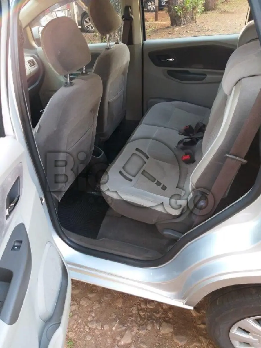 LOTE 004 - AUTOMÓVEL GM SPIN LTZ - 5 PORTAS, 7 LUGARES