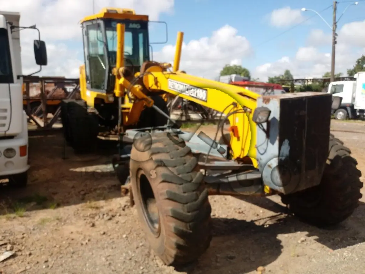 LOTE 026 - MOTONIVELADORA XCMG ** GR 180, ano:2011