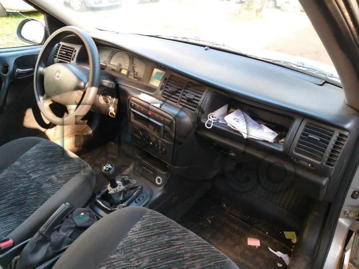 LOTE 006 - AUTOMÓVEL GM VECTRA GLS - ANO/MODELO 2002