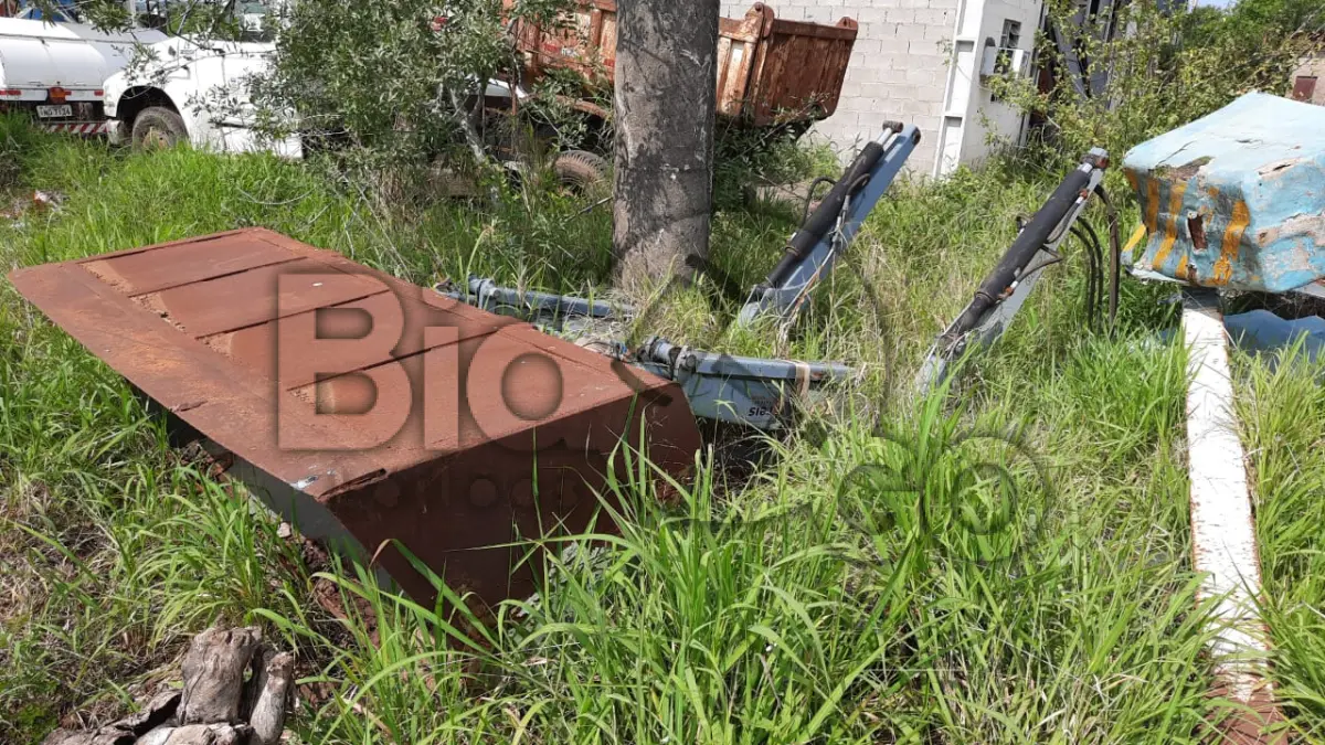 LOTE 014 - SUCATAS DE METAL